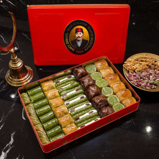 Hafiz Mustafa Turkish Baklava Premium Baklava Assortment Pistachio Chocolate FREE SHIPPING Large Metal Box 1900 gr 67 oz